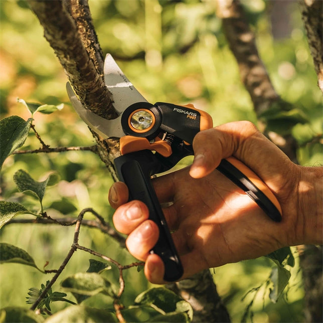 Fiskars X-series™ Bypass Pruner L P961