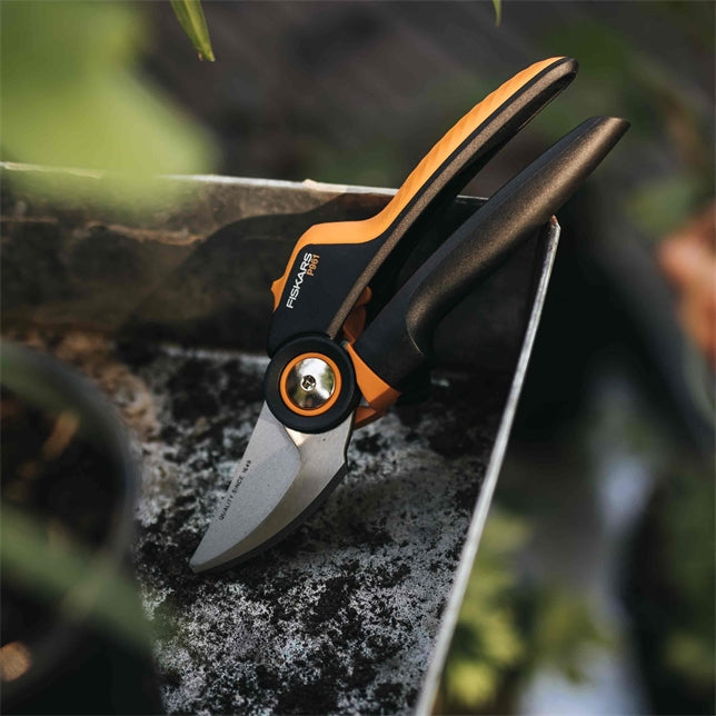 Fiskars X-series™ Bypass Pruner L P961