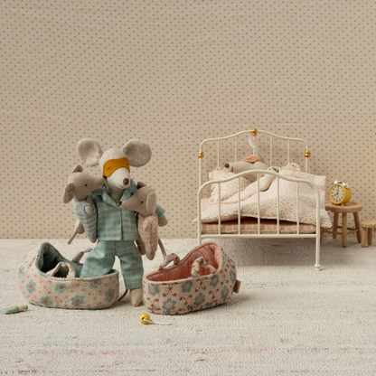 Baby mouse in carry cot - Blue