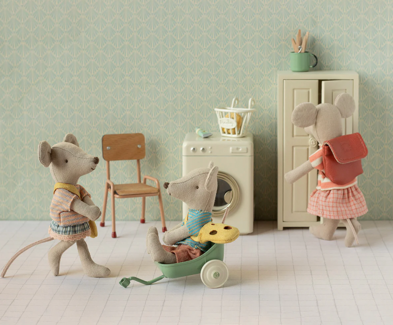 Clothes and bag for Big sister mouse - Coral